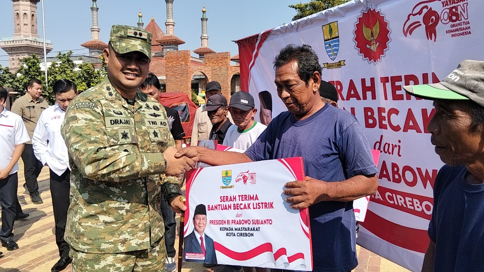 200 Becak Listrik Diserahkan kepada Warga Cirebon, Dandim 0614/Kota Cirebon Hadiri Penyaluran Bantuan dari Presiden RI 3 IMG 20260904 WA0080