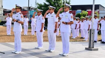 Semangat Juang Tak Pernah Padam, Danlanal Bintan Pimpin Ziarah Rombongan Peringati HUT Ke-81 TNI Angkatan Laut