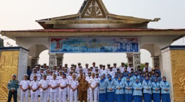 Sambut HUT Ke-81 TNI Angkatan Laut, Danlanal Dumai Pimpin Upacara Ziarah Rombongan