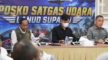 Wapres Gibran Tinjau Karhutla Kalbar, Menhut Raja Antoni Dampingi 