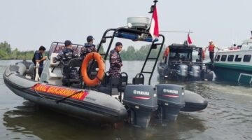 Lanal Banjarmasin Evakuasi 22 Korban KM Virgo Transport 8 di Muara Tabanio