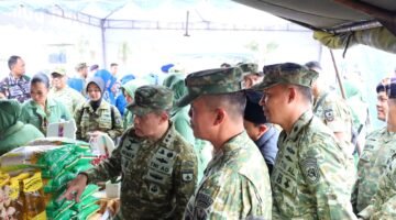 Peringati HUT Ke-81 TNI, Lanal Dumai Selenggarakan Aksi Sosial Donor Darah, Bazar Murah dan Pembagian Sembako Bagi Masyarakat Kota Dumai
