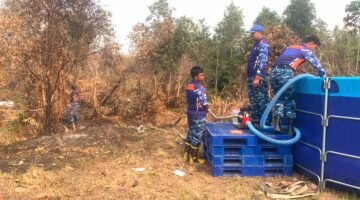 Jaga Gambut Tetap Aman, Satgas Darat Lanud Sjamsudin Noor Perkuat Pembasahan Berkelanjutan