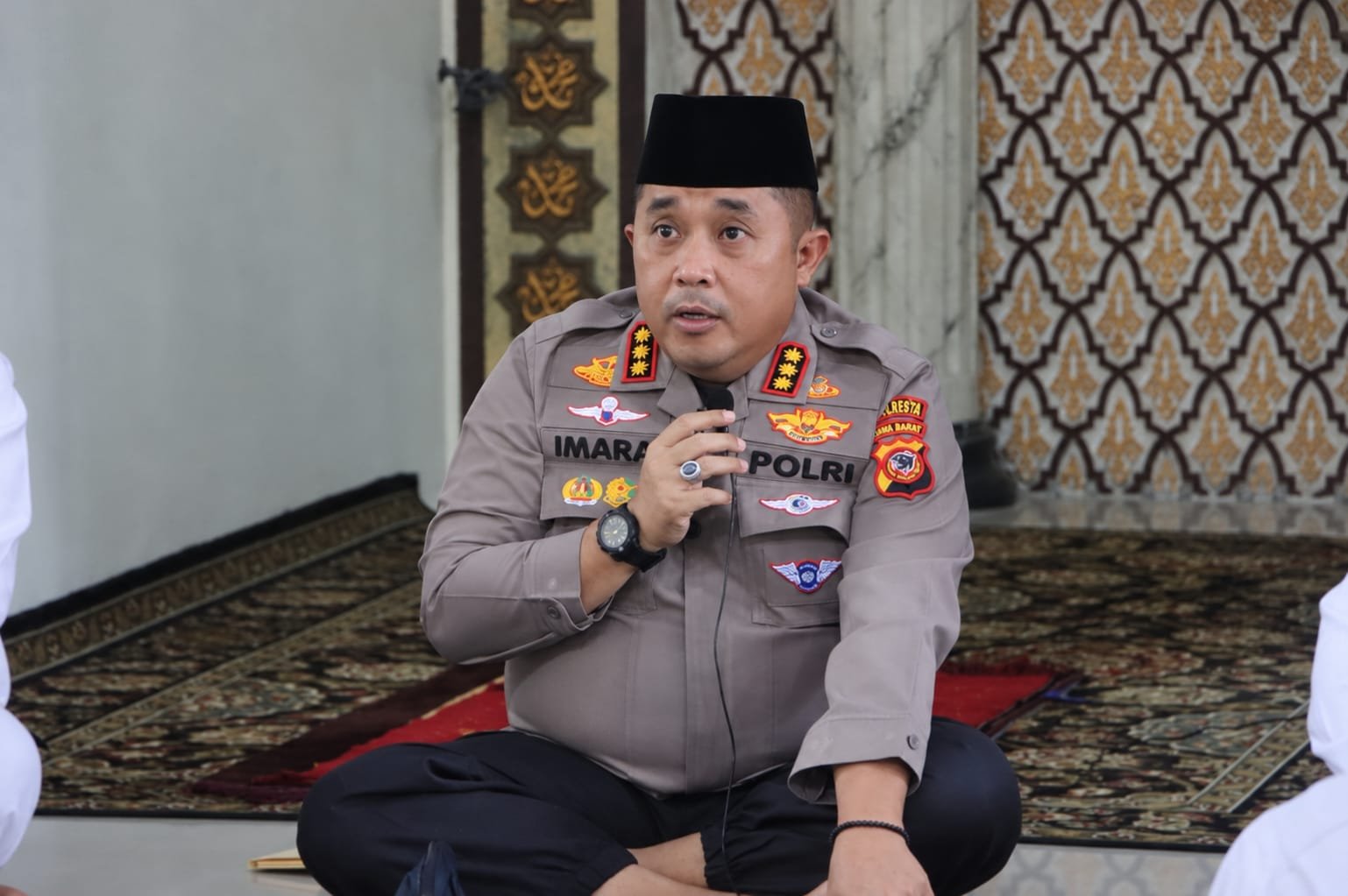 Pererat Silaturahmi dan Jaga Kamtibmas, Kapolresta Cirebon dan 27 Kapolsek Jajaran Gelar Shalat Subuh Keliling 6 IMG 20261017 WA0043