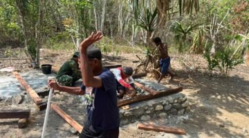 Penuhi Kebutuhan Dasar Masyarakat, Satgas TMMD ke-130 Bangun MCK di Kampung Yamboi