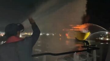 Pangkalan PLP Tanjung Priok Kerahkan Tiga Kapal Patroli dan Tim SAR untuk Tangani Kebakaran KMP Batu Mandi di Selat Sunda