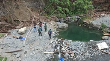 Wujudkan Akses Air Bersih, Satgas TMMD ke-130 Lanjutkan Pemasangan Jaringan Air Bersih di Kampung Yamboi