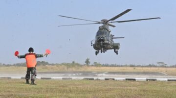 Gunung Ciremai Terbakar, TNI AU Kerahkan Caracal Serbu Api Dengan Water Bombing