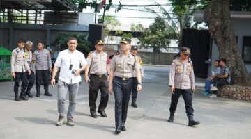 Polri Hadir Jaga Kekhusyukan Ibadah Minggu Kasih di Gereja Salib Suci Jakarta Utara