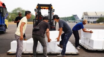 OMC Efektif Hentikan Karhutla, TNI Kirim 4,6 Ton _Dry Ice_ ke Banjarmasin dan Palembang