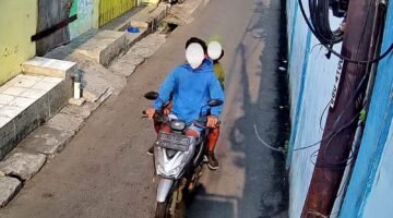 DUA PELAKU PERCOBAAN JAMBRET HANDPHONE DIRINGKUS POLSEK BEKASI SELATAN