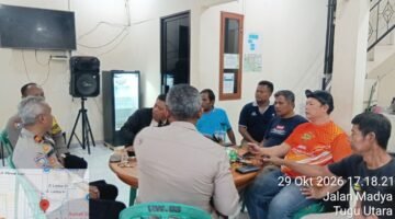 Polisi Bersama Masyarakat, Ngariung Kamtibmas Kapolsek Koja Ajak Warga Tugu Utara Jaga Kamtibmas dan Waspadai Curanmor*