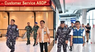 DUKUNG KESELAMATAN PELAYARAN, TNI AL PASTIKAN FASILITAS PENYEBERANGAN DI PELABUHAN MERAK